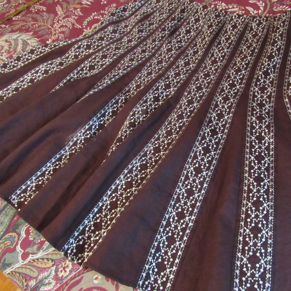 STYLE & CO  Embroidered  Brown & White Skirt Size